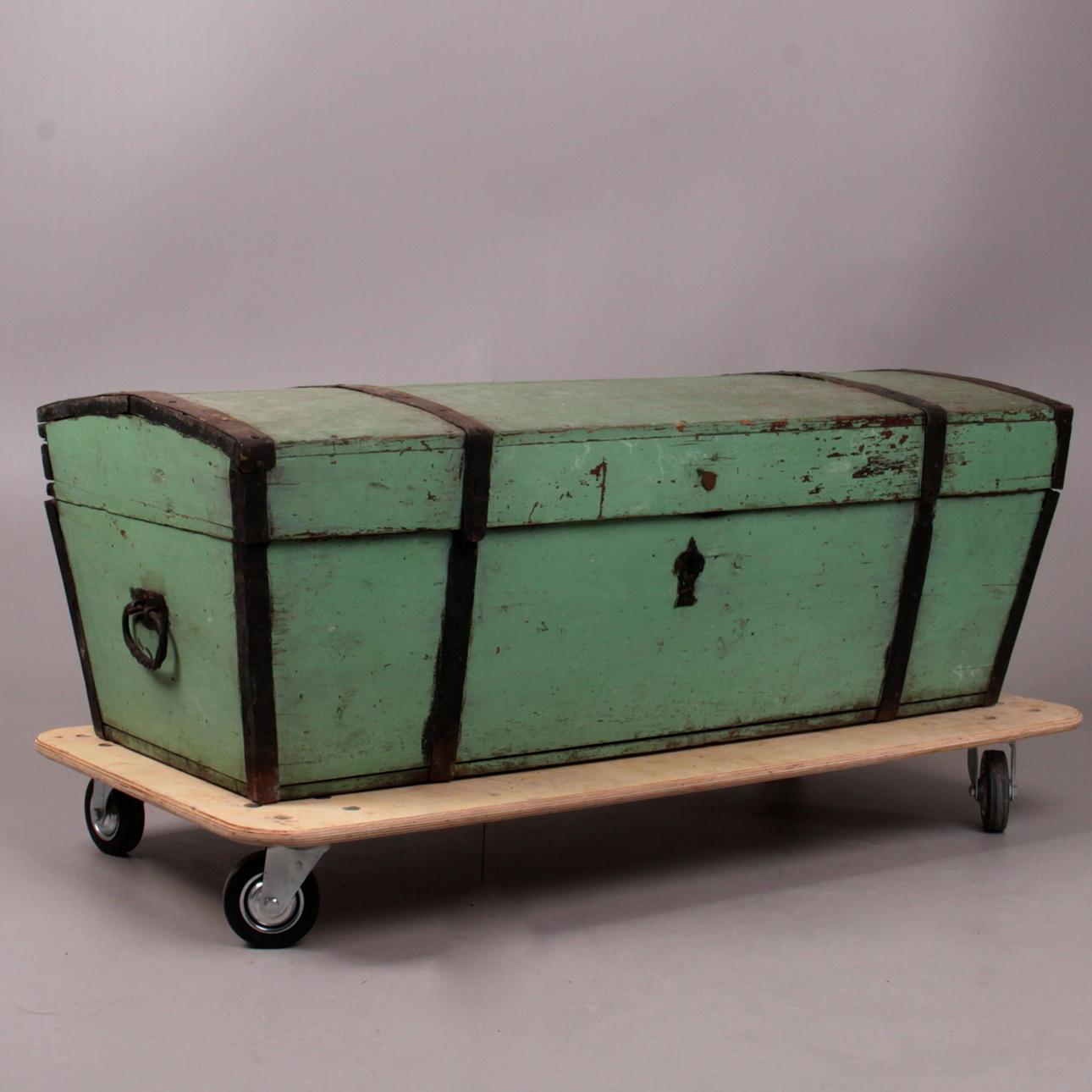 KISTA/KOFFERT, bemålad furu, 1700/1800-tal.