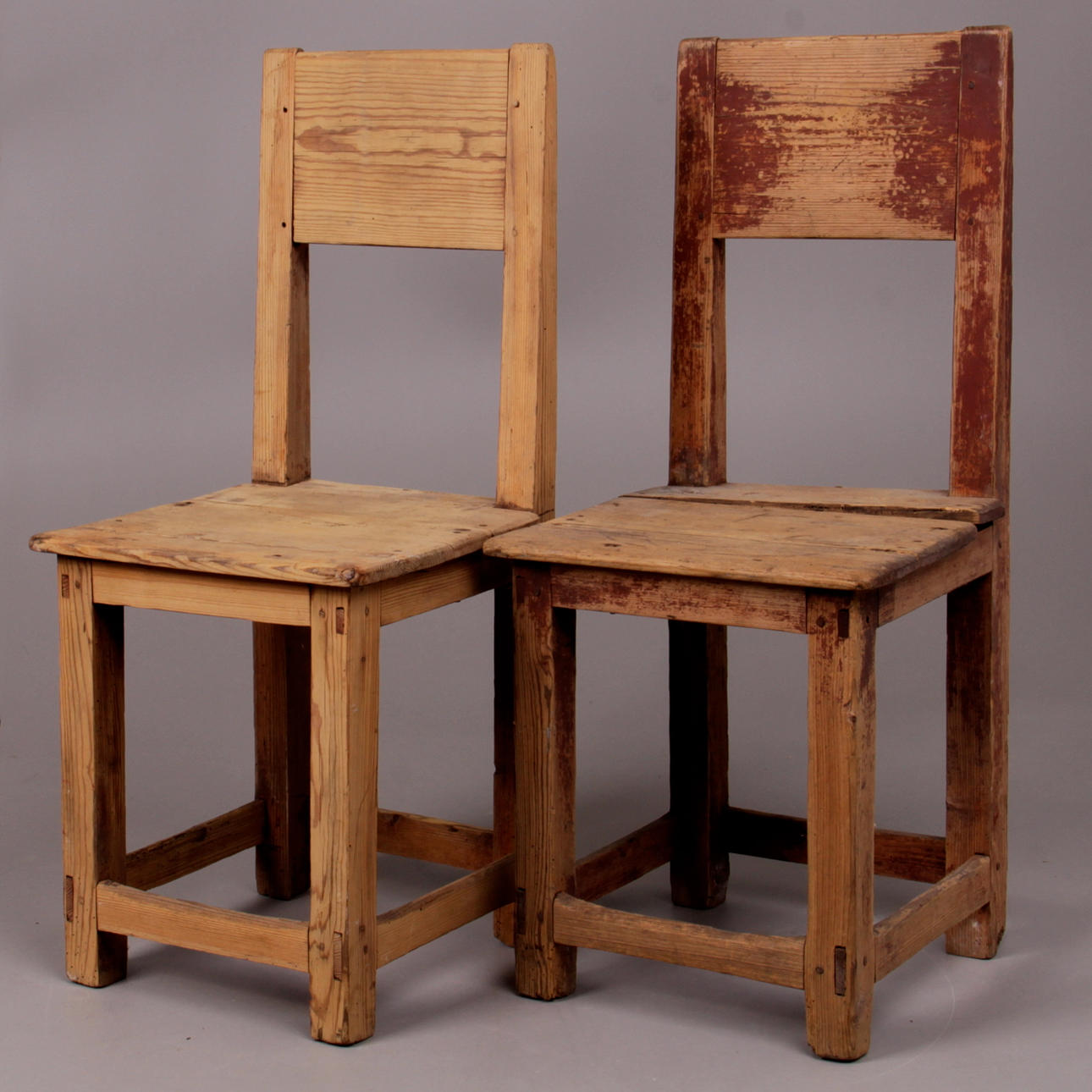 STOLAR, ett par, furu, allmoge, 1600/1700.
