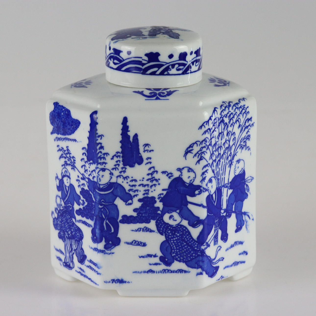 TEAPOT, porcelain, China, 20th century.