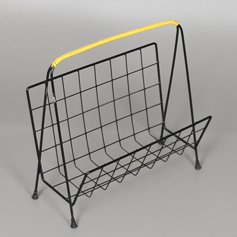 TIDNINGSSTÄLL. Metall. Stringmodell. 1950-tal.