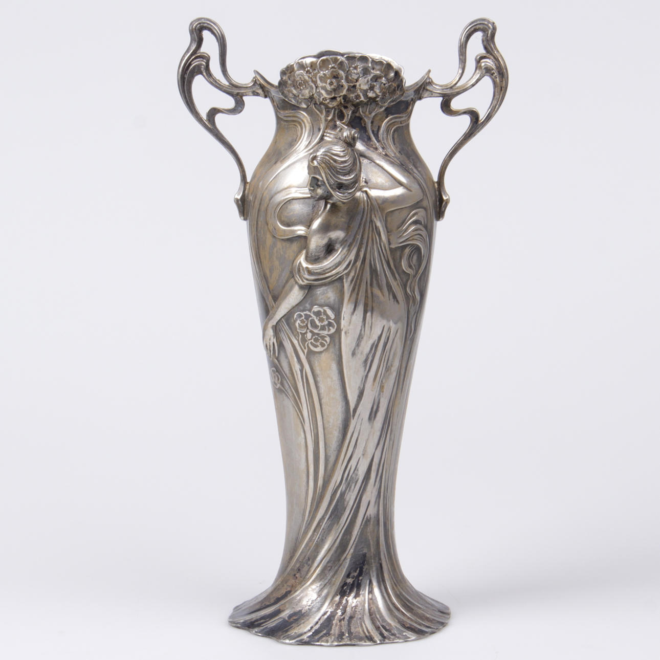 VAS, med hänklar, patinerad metall, jugend, 1900-tal.