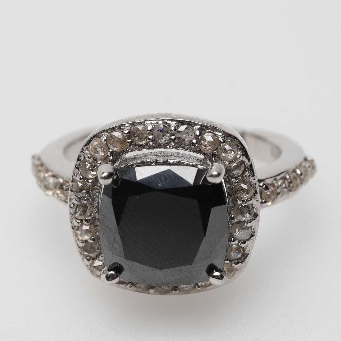 RING, sterlingsilver med svart moissanite.