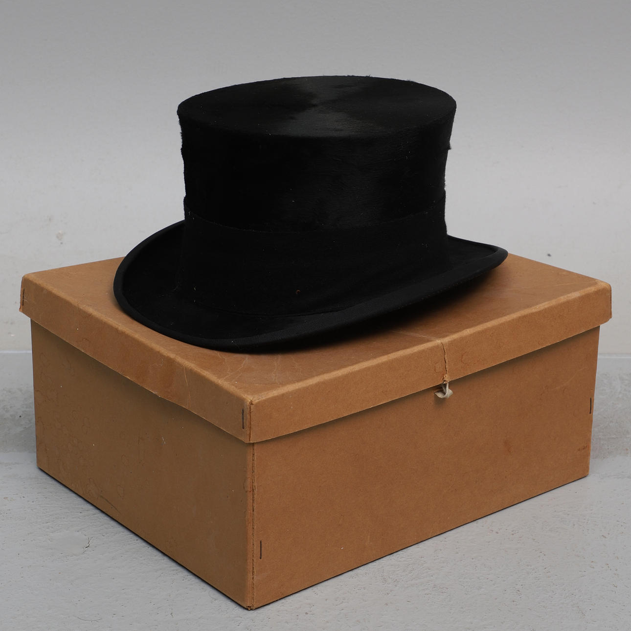 TOP HAT, Honi Soit Qui Mal y Pense, 1900s.