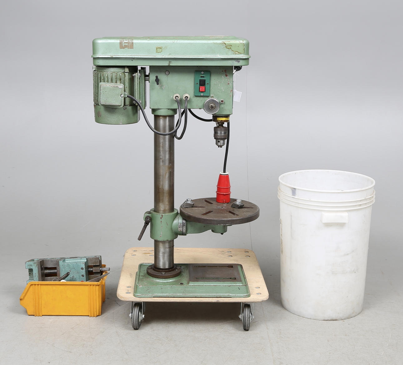 TALADRO DE PILAR, TMTC, "Rdm-150a, modelo año 1982.