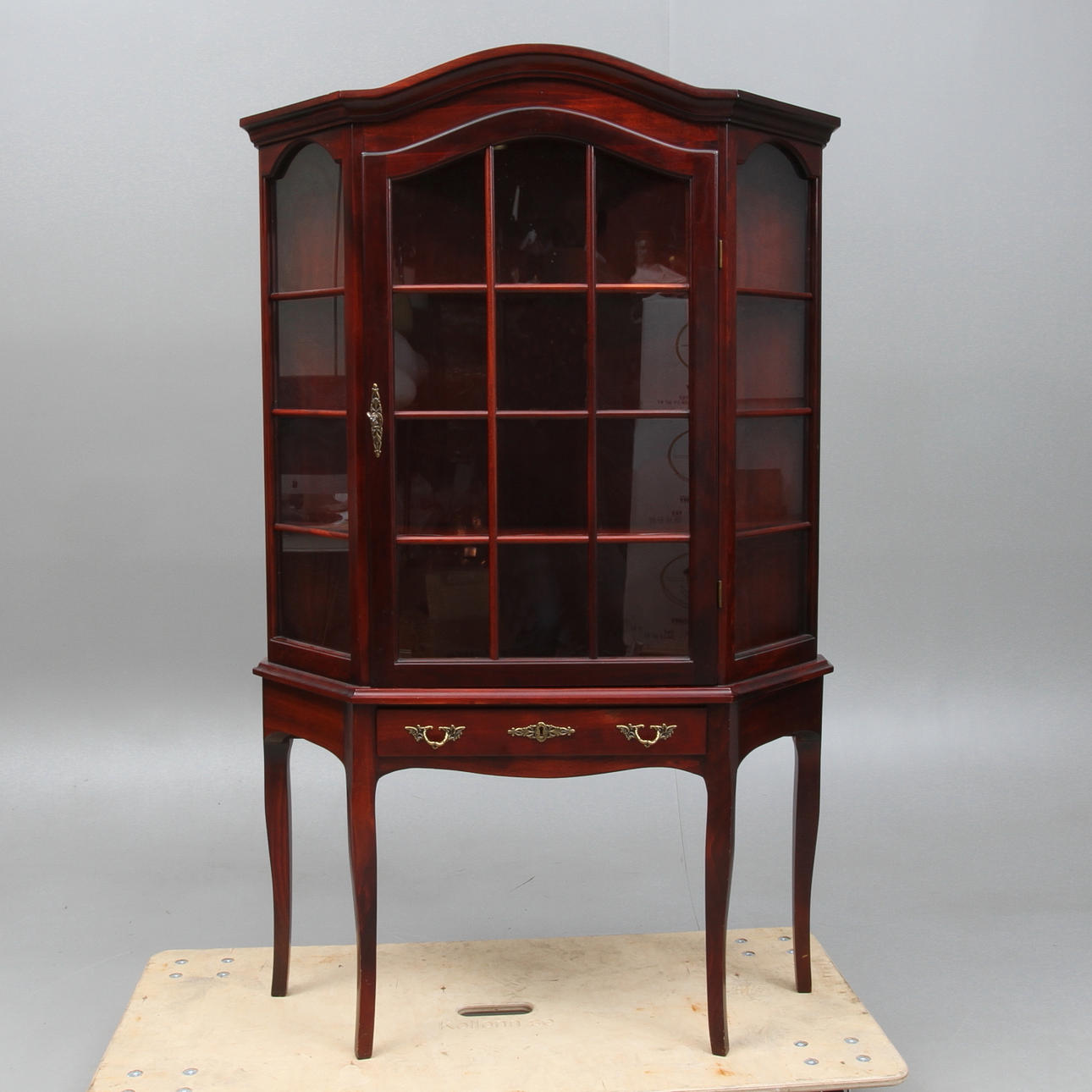 VITRINSKÅP, rokokostil, 1900-talets slut.