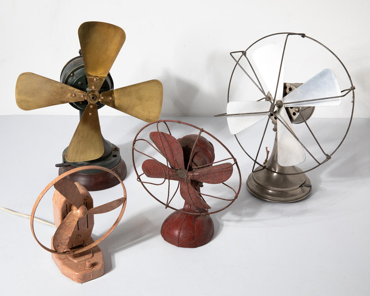 4 Ventilatoren (u.a. VEM WTB Dresden, VDH) (30-110).