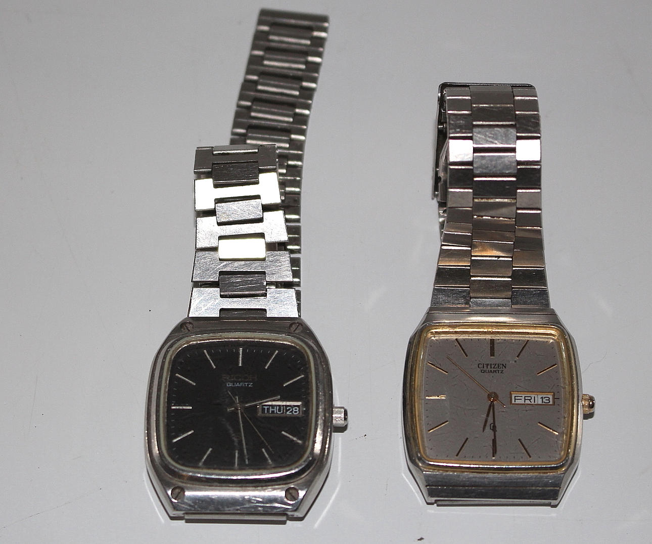KLOCKOR, 2 stycken armbandsur quartz, Citizen, Ricoh.