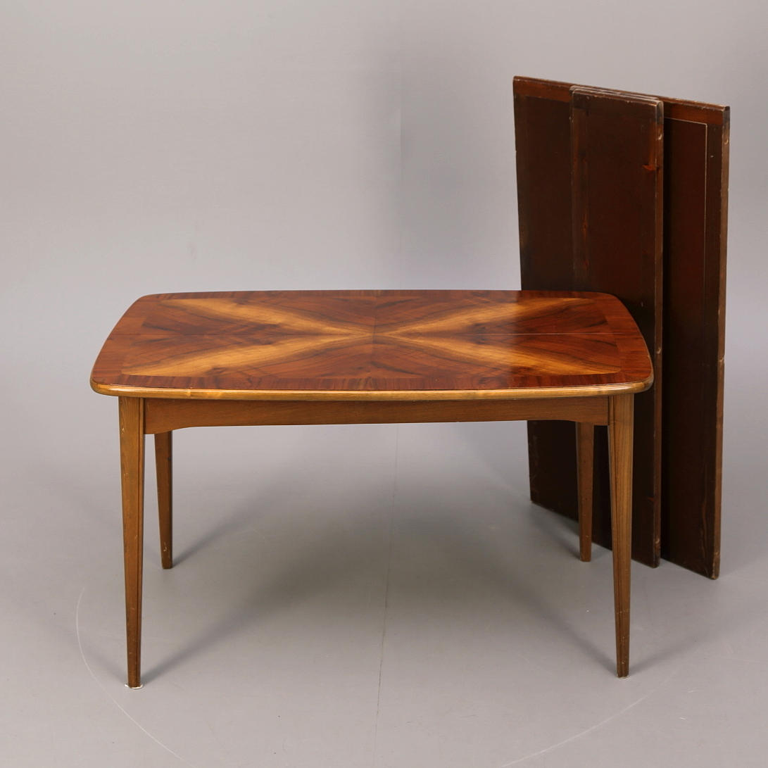 BORD, höj- och sänkbart med tre i läggsskivor.