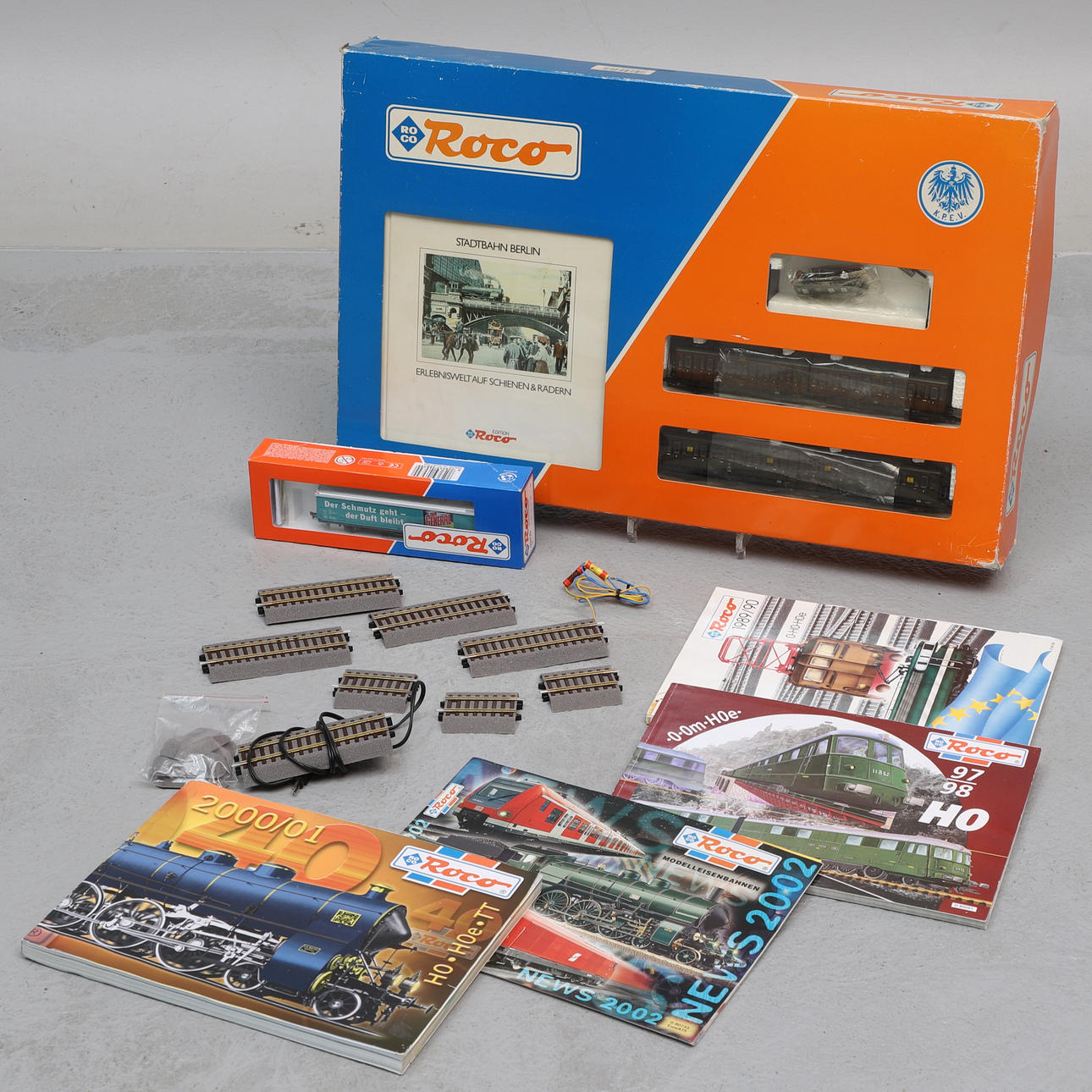 MODEL TRAINS, locomotives & carriages, Roco.