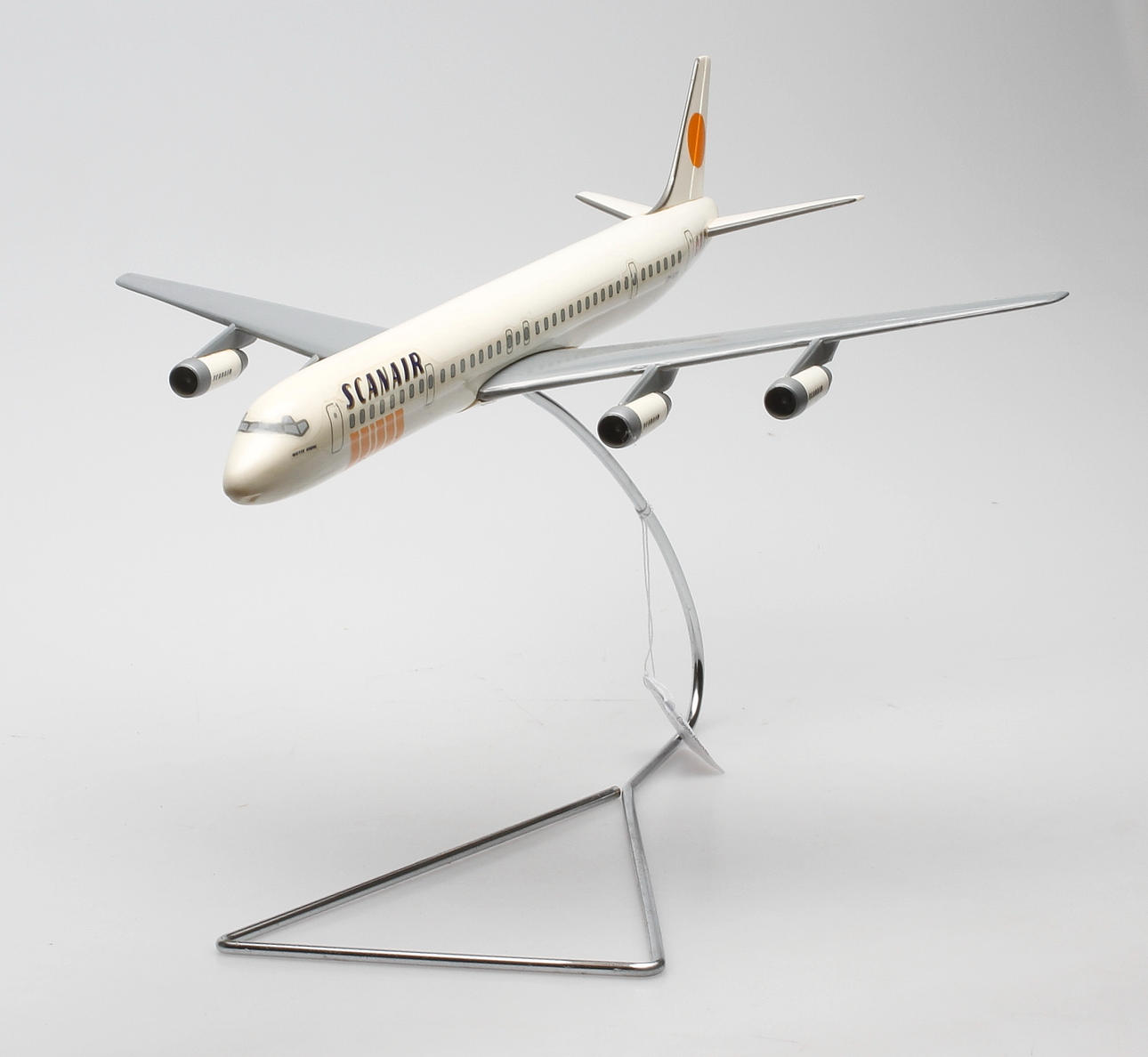 MODELLFLYGPLAN, SCANAIR SUNJET DC-8, plast, ställning. Carate Brianza Milano Italy.