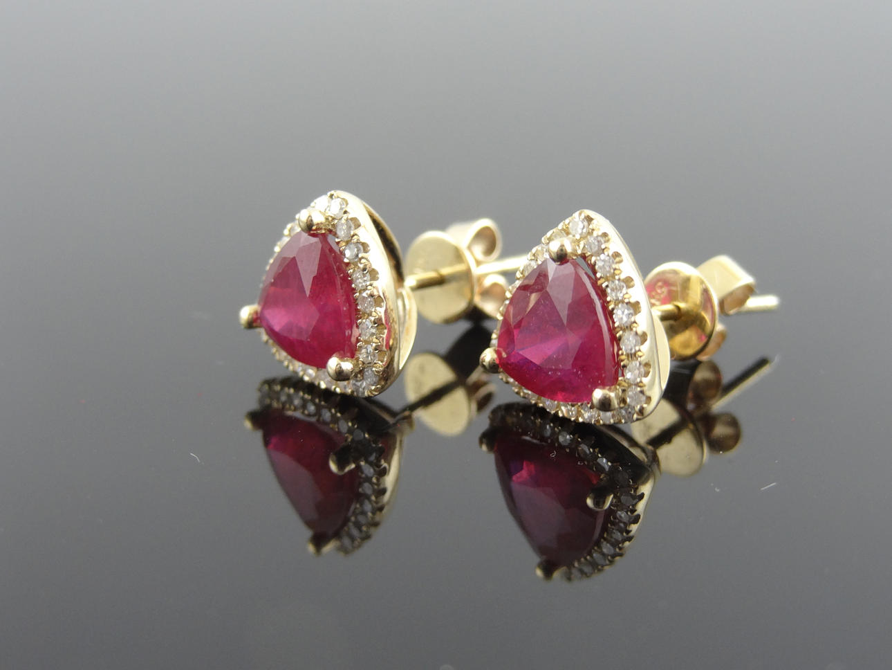 DAM Rubin/Diamond örhängen 3,11cts.