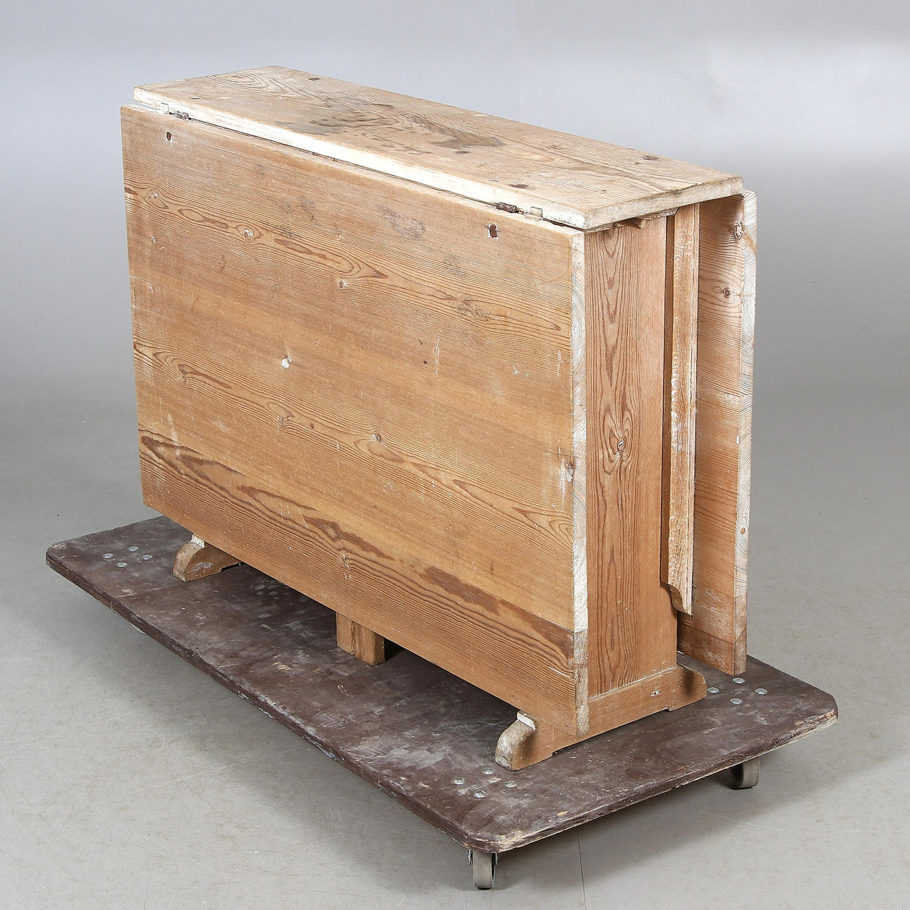 BATTLE TABLE, commoner, 19th century. Swedish Folk Art - Furniture ...