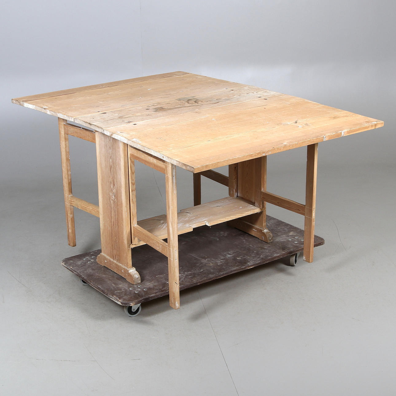 BATTLE TABLE, commoner, 19th century. Swedish Folk Art - Furniture ...