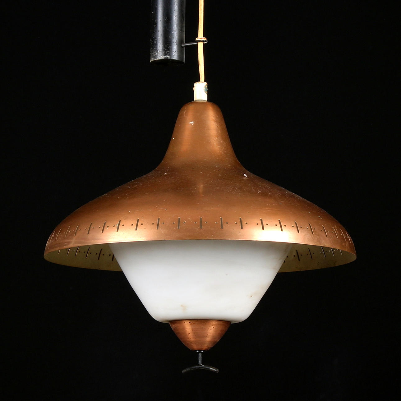 TAKLAMPA, koppar. 1900-talets första hälft.