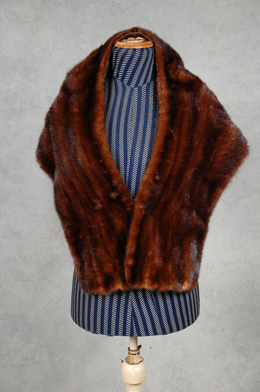 PÄLSSTOLA, KRAGAR, 2 delar.