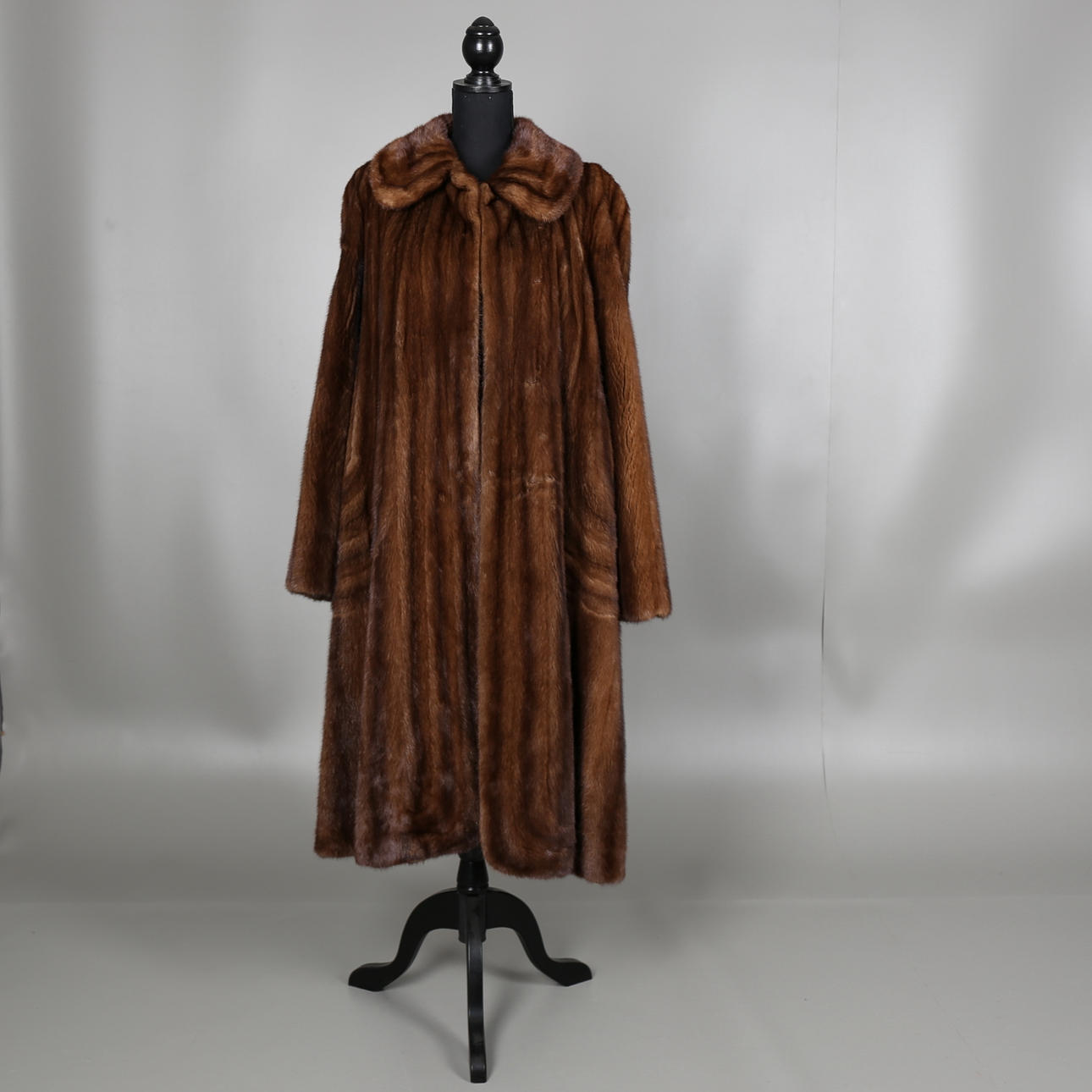 PÄLSKAPPA. Mink. Saga Mink.