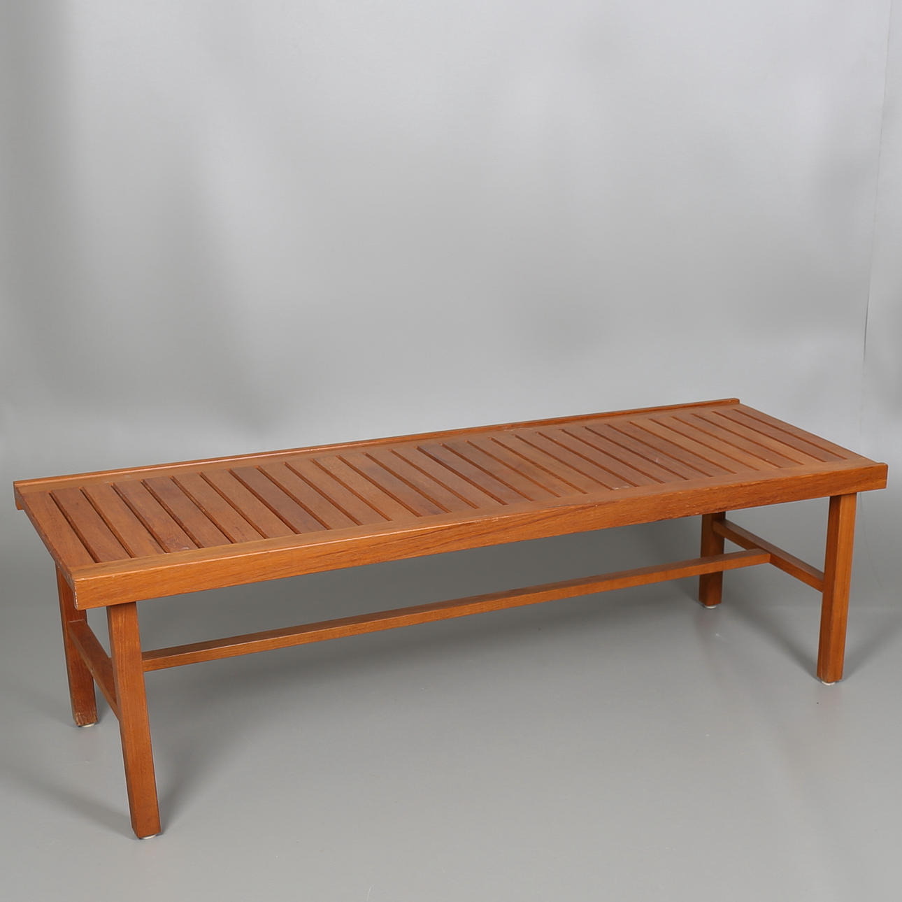 BORD i teak. Soffbord. 1900-talets senare hälft.