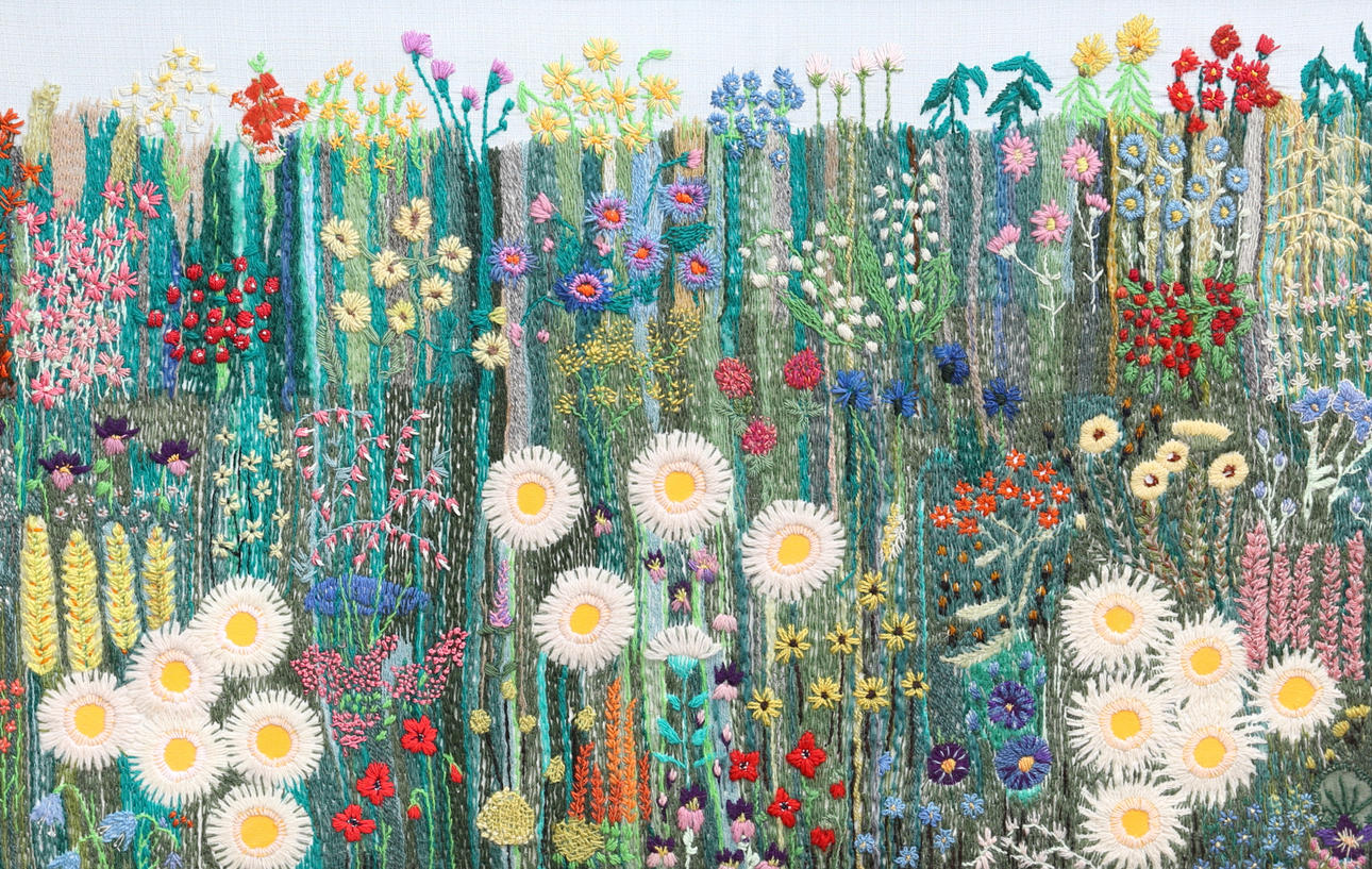 DINA NILSSON. BRODERAD TAVLA, ängsblomster.