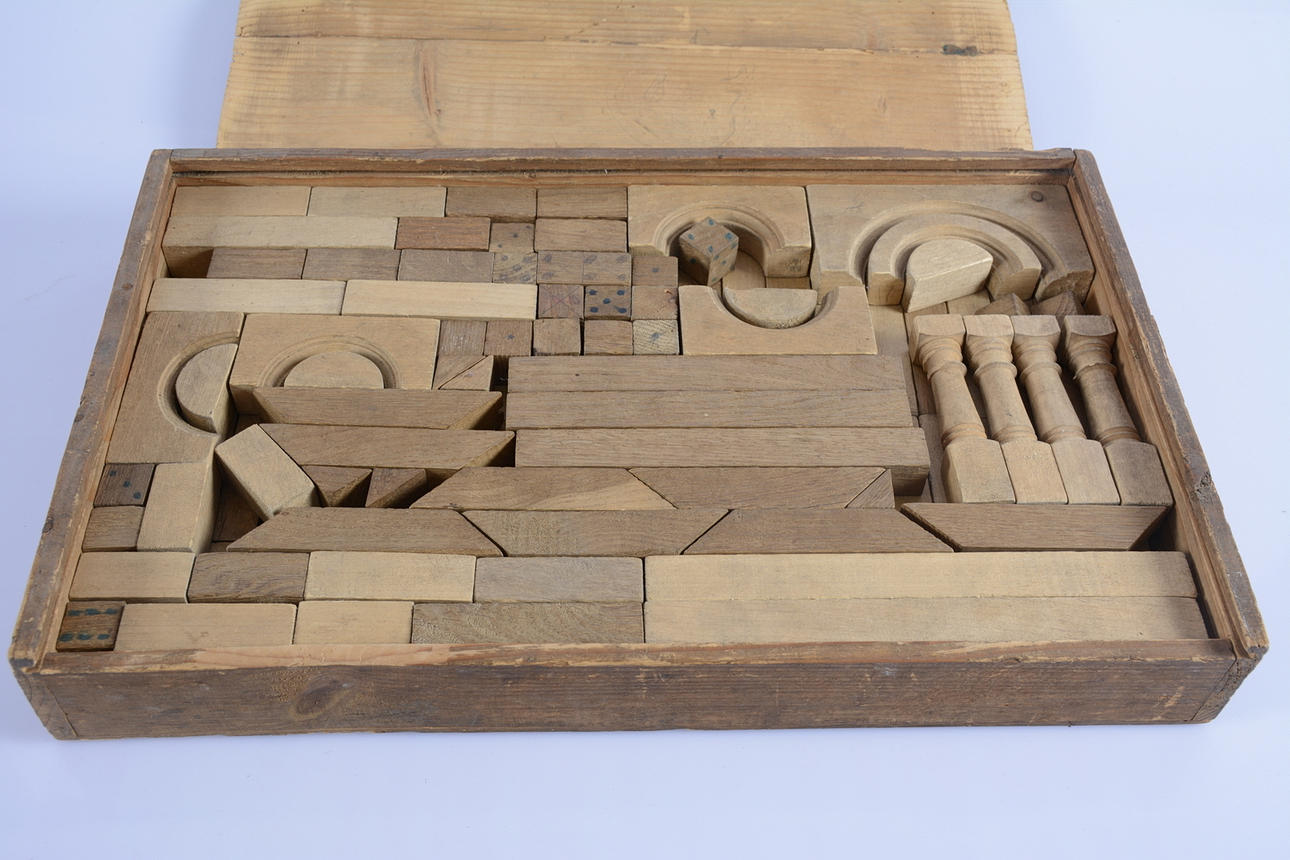 BYGGLÅDA, Gemla leksaksfabrik.