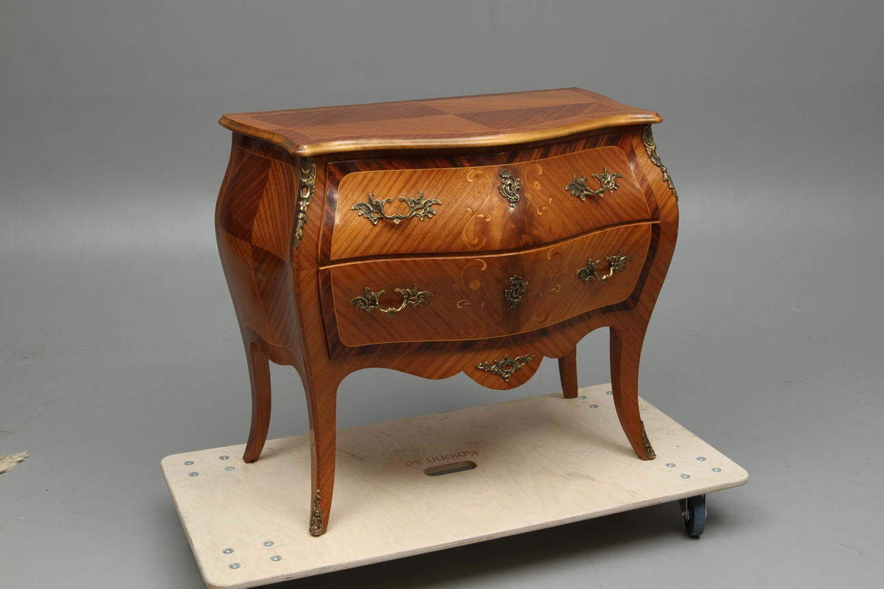 BYRÅ, rokokostil, 1900-tal.