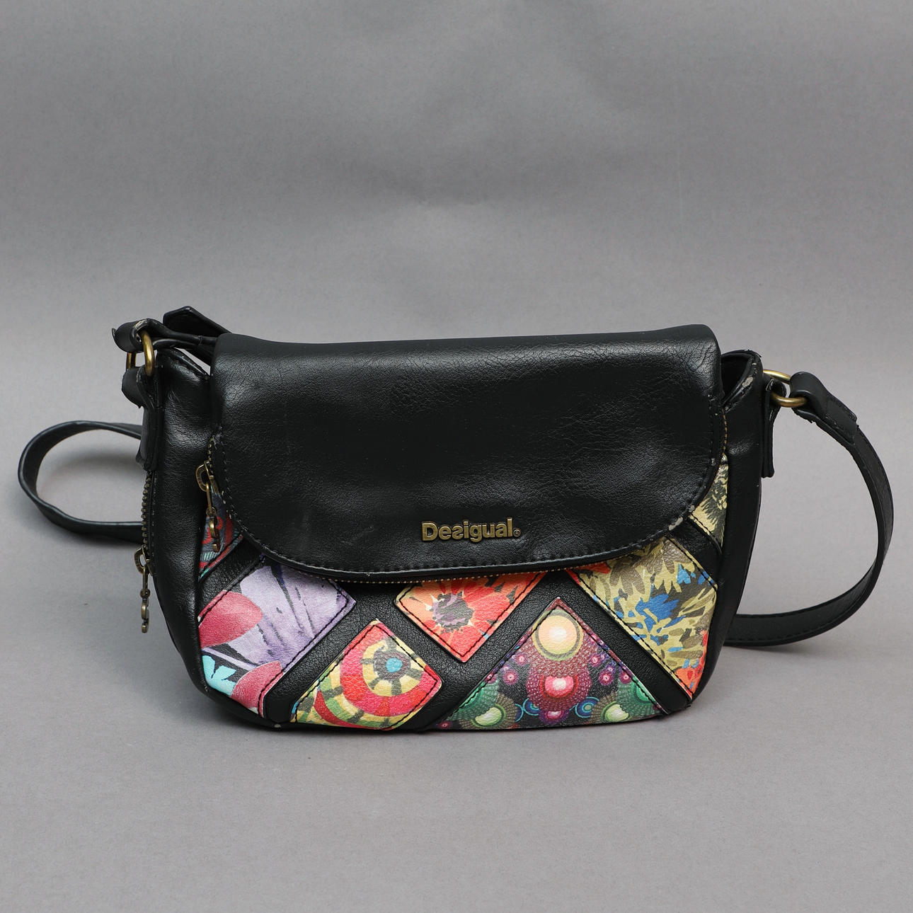 VÄSKA, Desigual, konstläder.