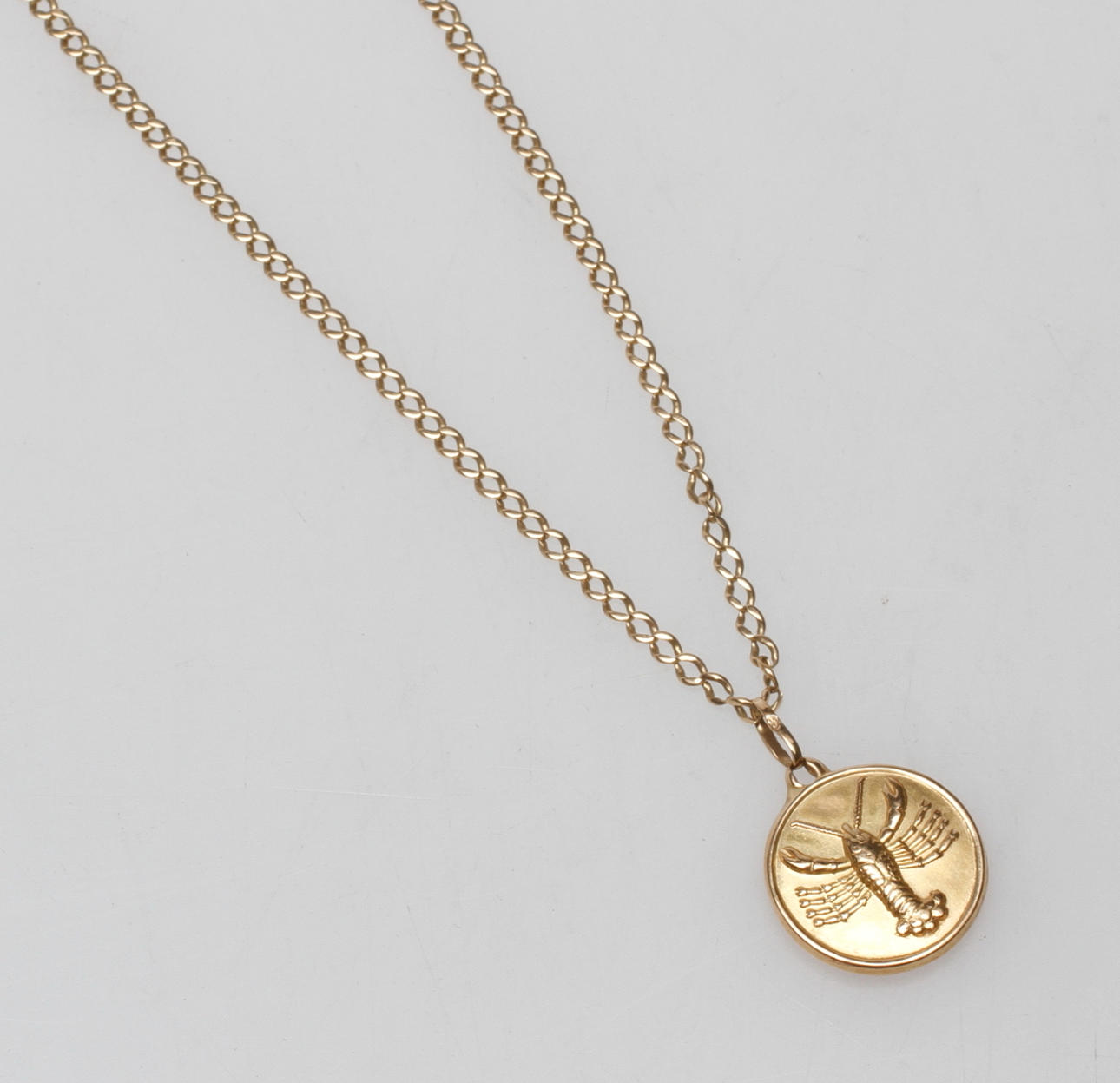 HALSKEDJA samt HÄNGE, 18k guld, vikt ca 6,6 gr.