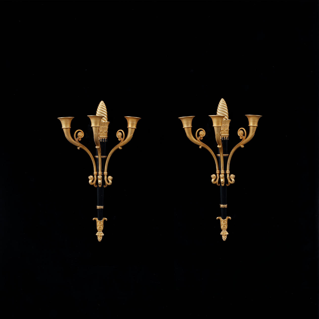 WANDAPPLIKATIONEN, ein Paar, Empire-Stil.