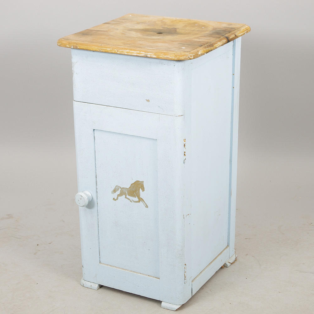 POTTSKÅP, målat trä, sekelskiftet 1800/1900.