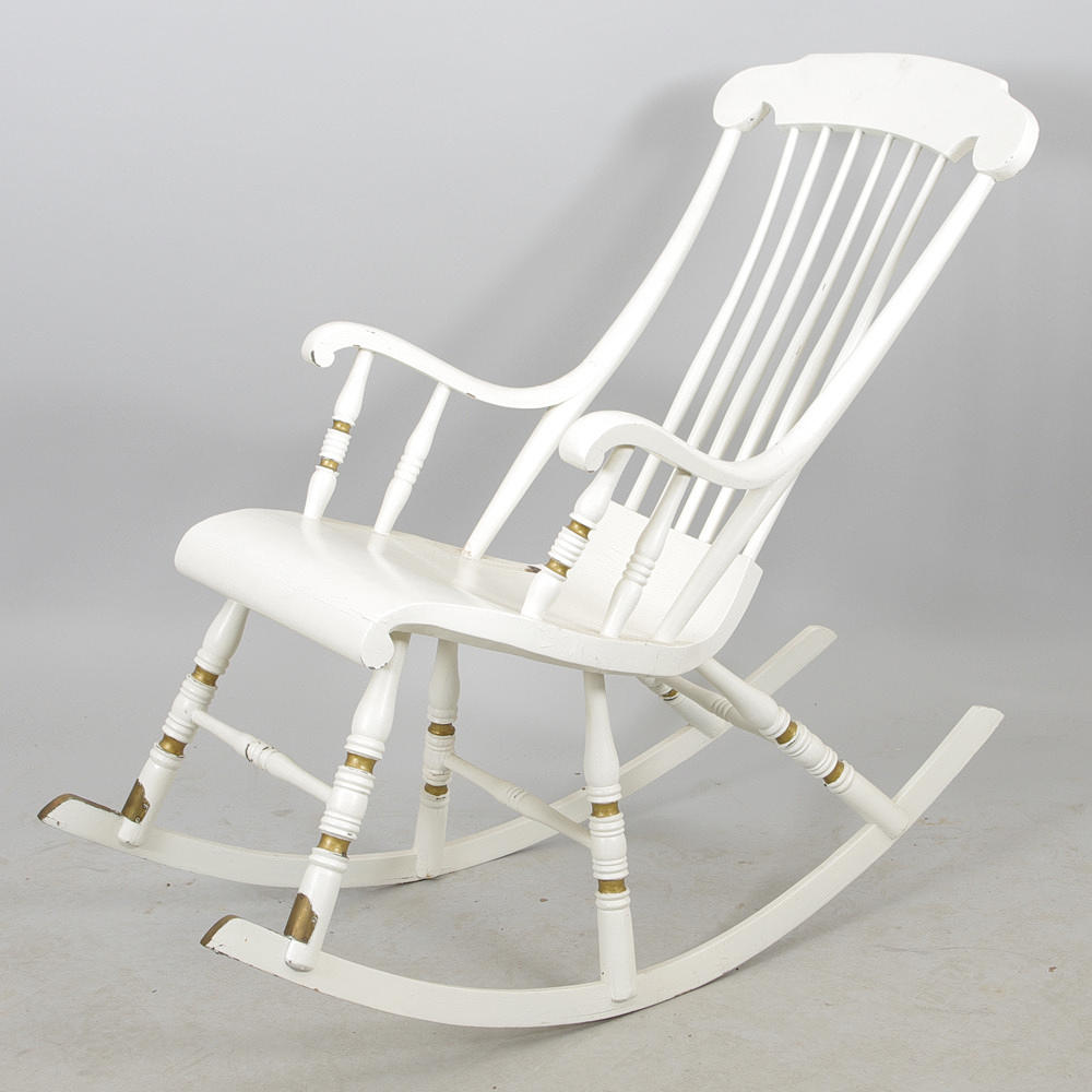 GUNGSTOL, vitmålad med bronseringar.