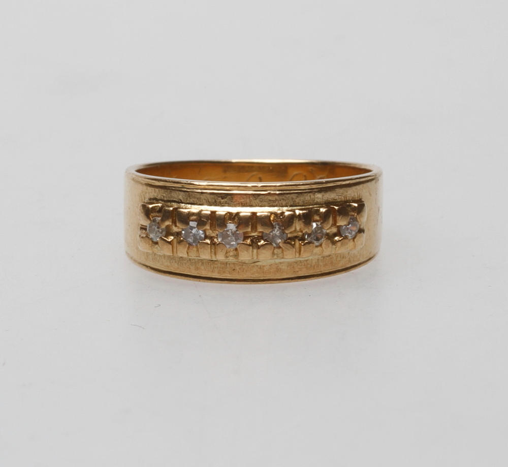 RING MED DIAMANTER, 18k guld, vikt ca 4,5 gr.