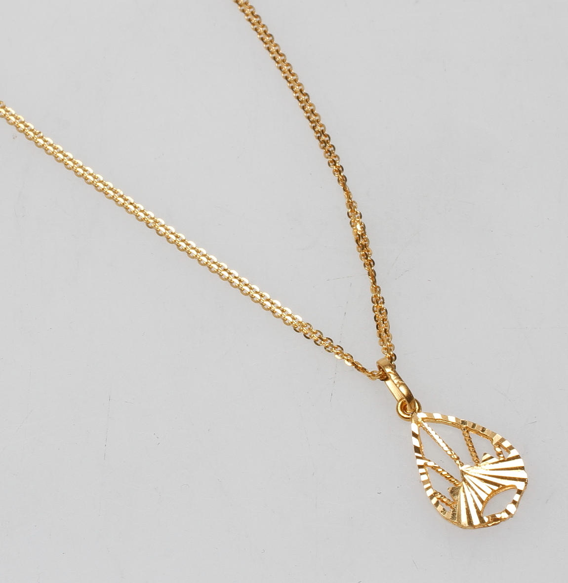 HALSKEDJA MED HÄNGE, 21k guld, vikt ca 3 gr.