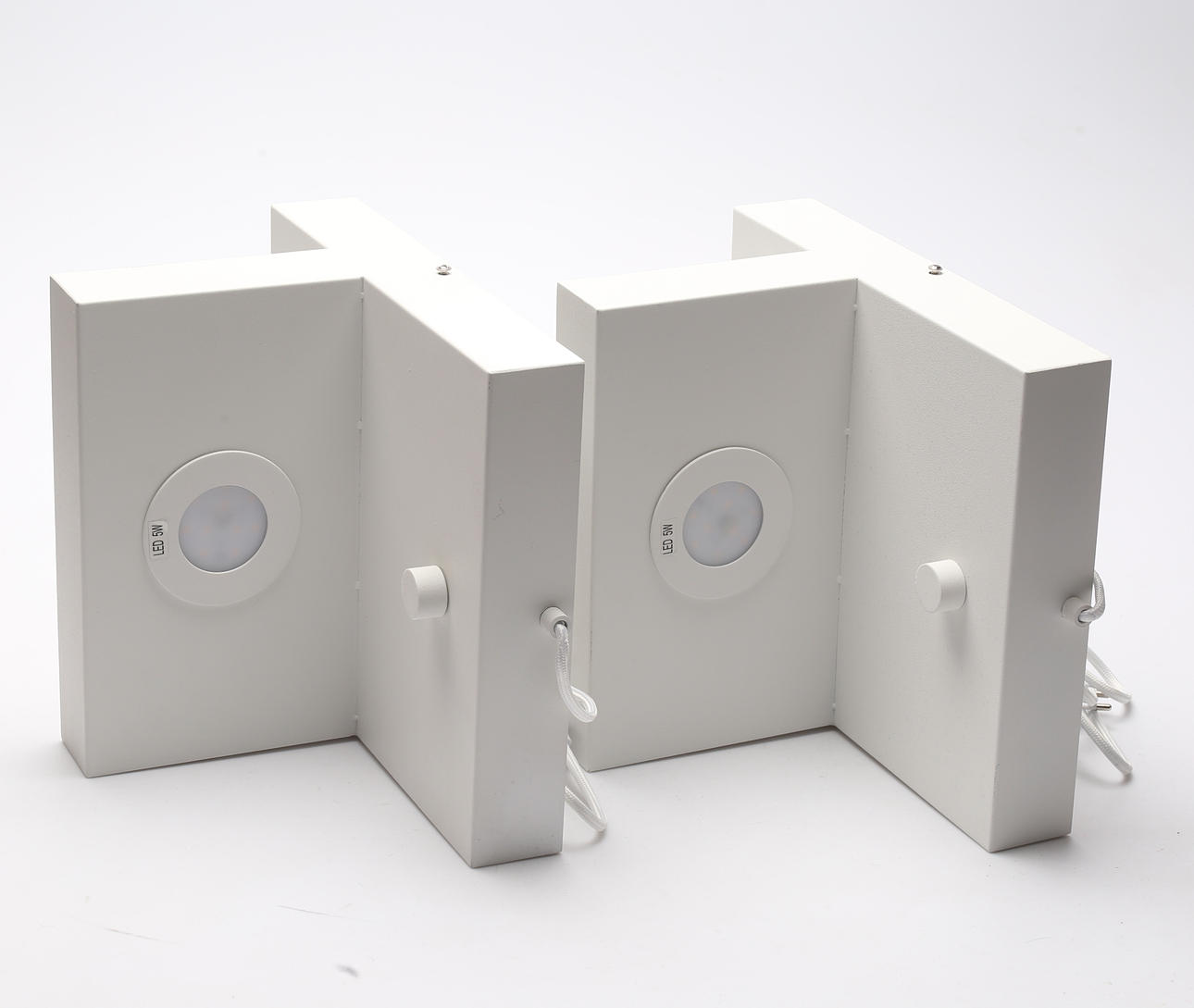 SÄNGLAMPOR, ett par, "Kubik", Markslöjd.