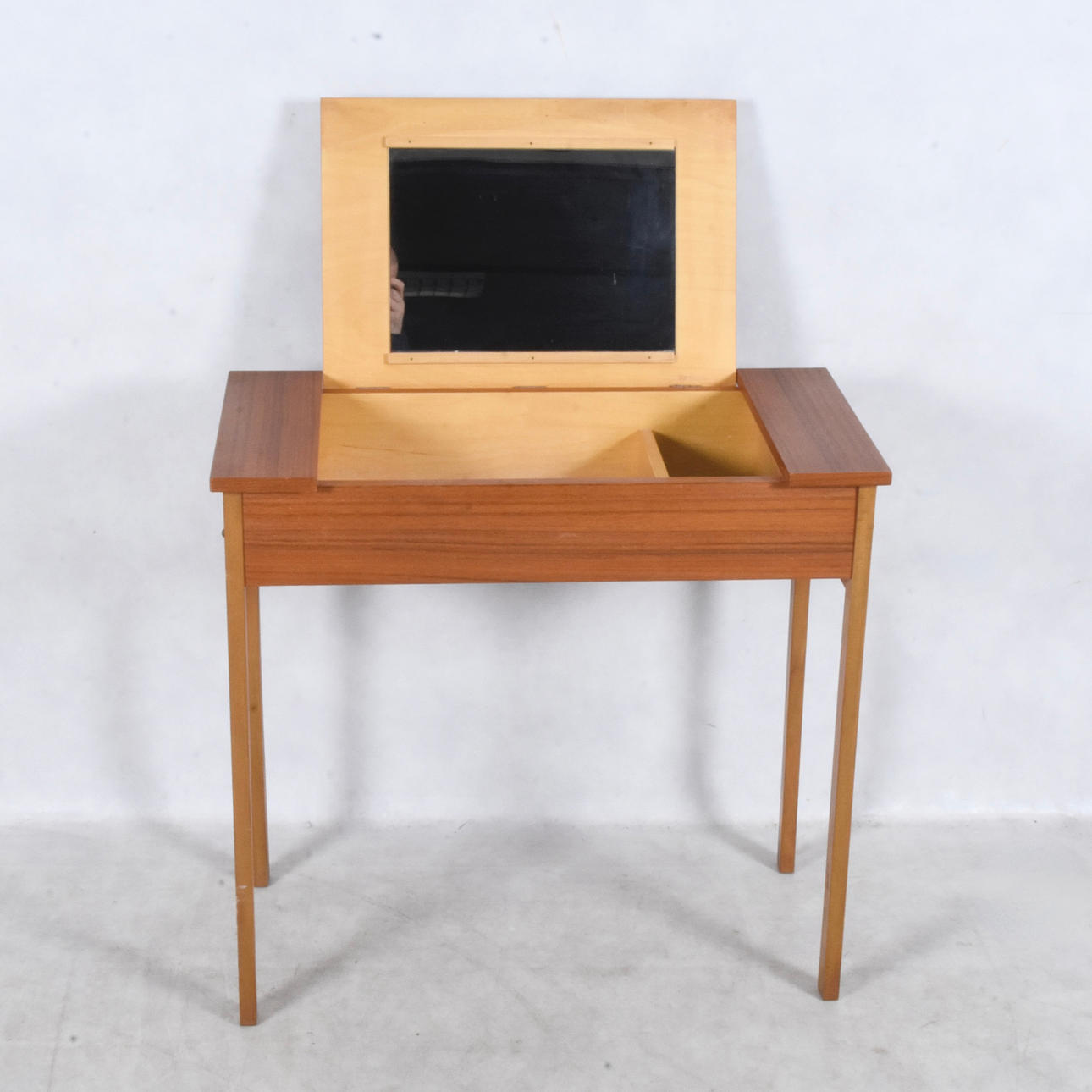 DRESSING TABLE, teak veneer, 1970s/80s.