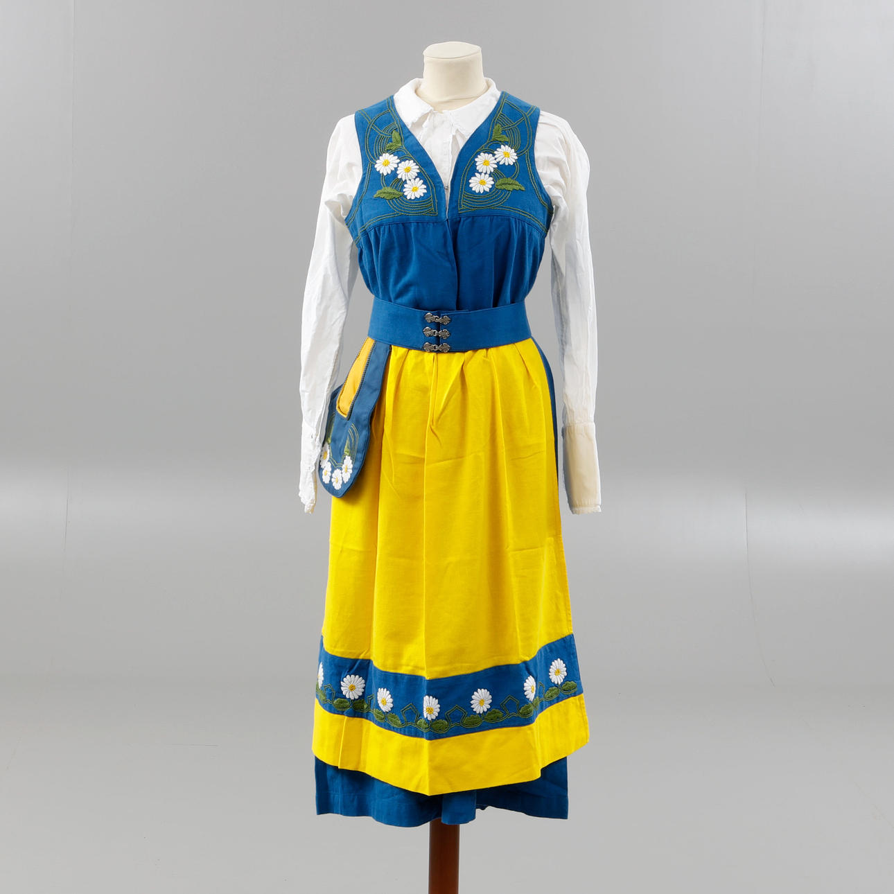 FOLK DRÄKT, "ruotsalainen mekko".