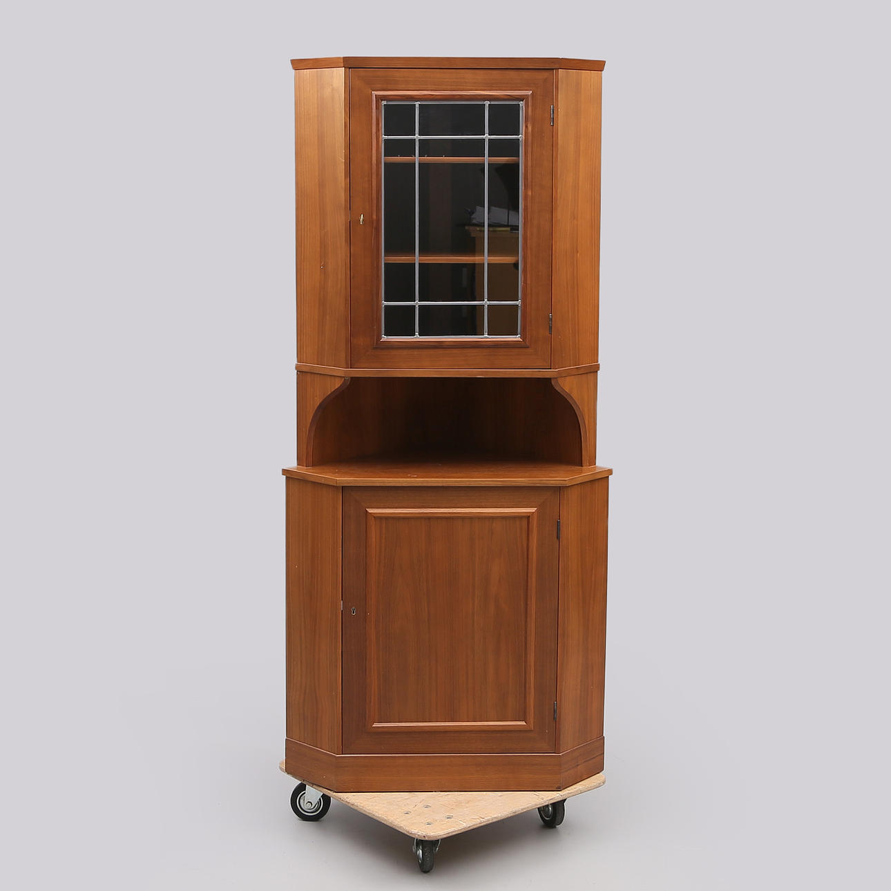 FLOOR CORNER CABINET, Triangle, 1900s.