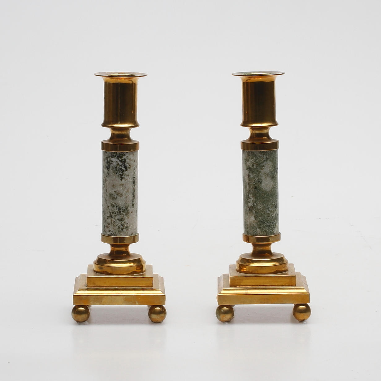 LJUSSTAKAR, sten och mässing, Vallonmässing, 1900-tal.