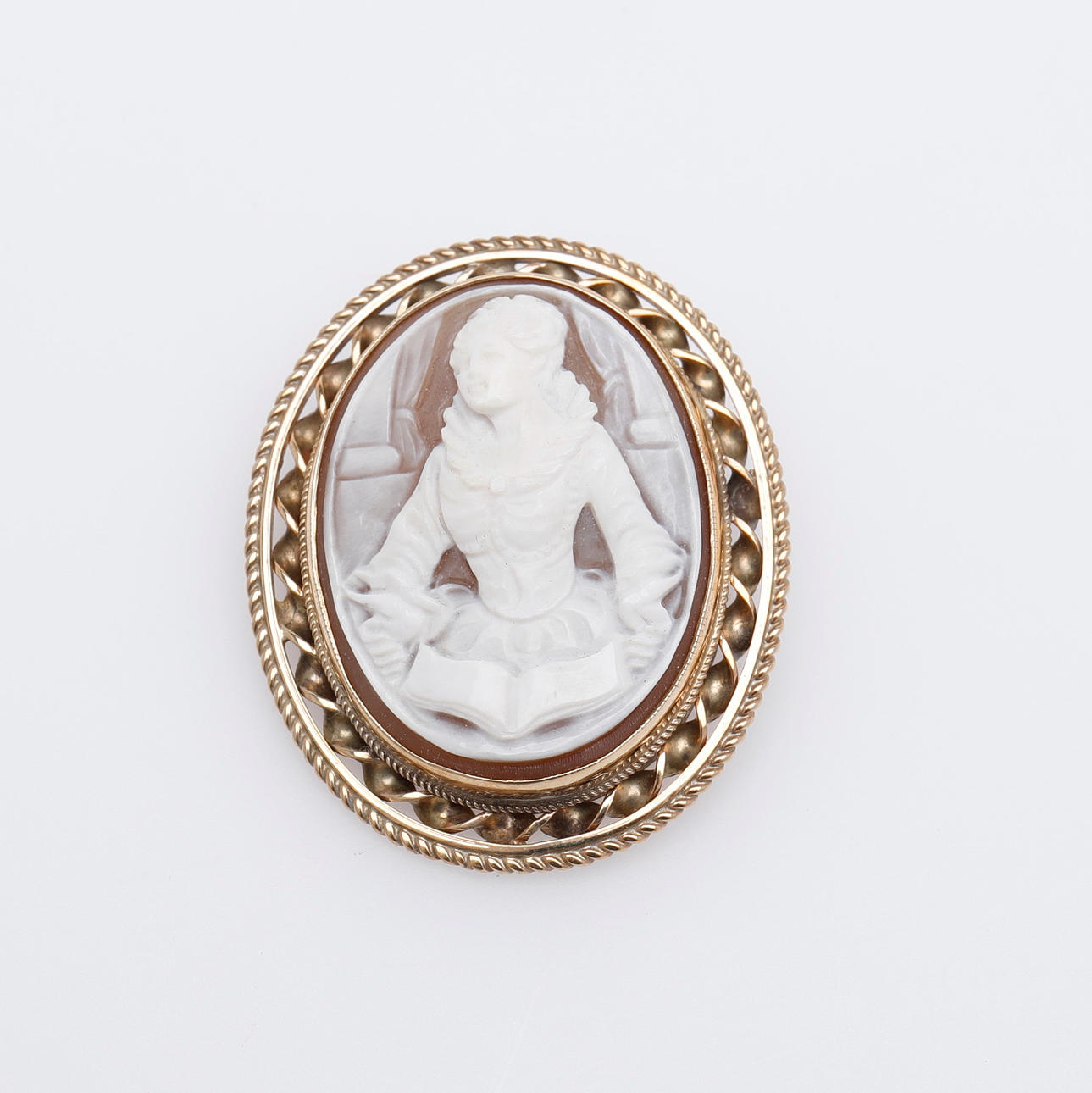 BROCHE CON CAMEO.