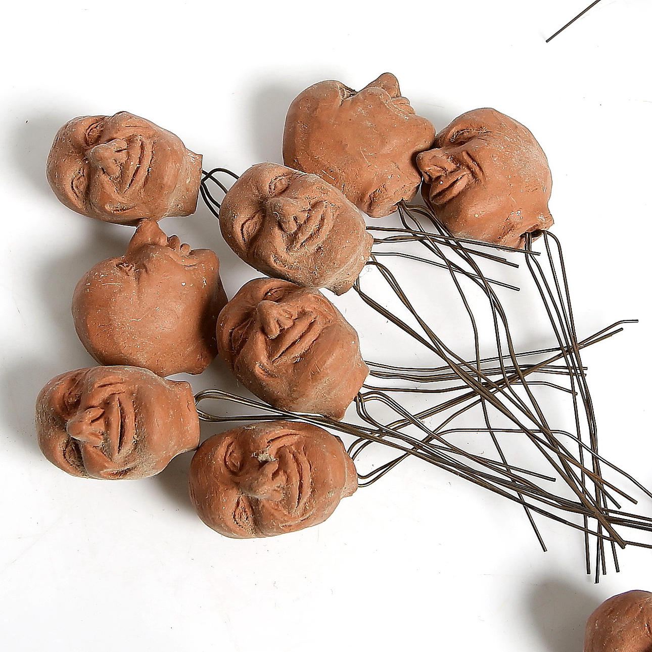 TOMTEHUVUDEN, lergods. Irma Hamren, Sollefteå.