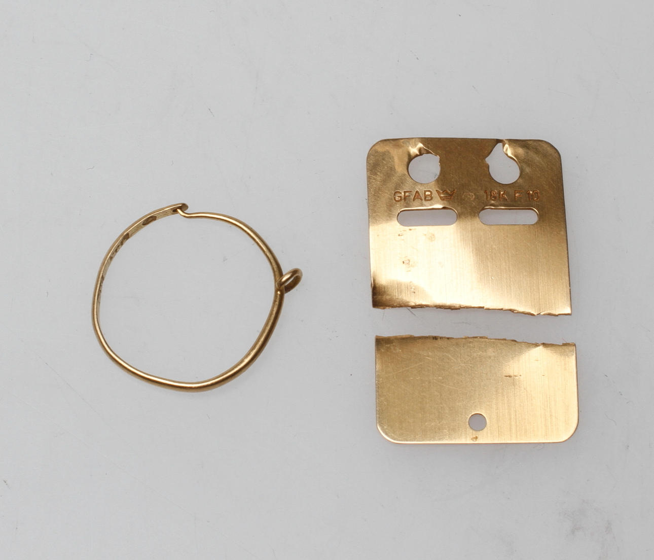 SKROTGULD, 18k guld, vikt ca 3,6 gr.