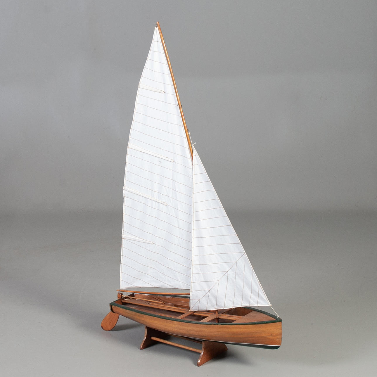 MODEL BOAT, so-called sail game. 50-60s.