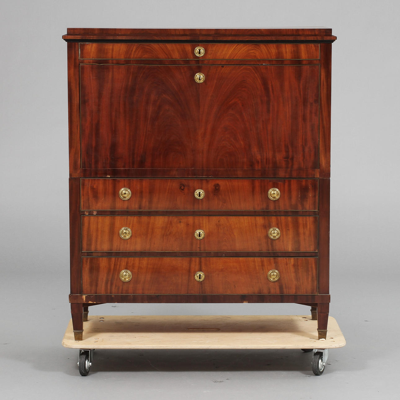 CHIFFONJÉ, sengustaviansk, tidigt 1800-tal.