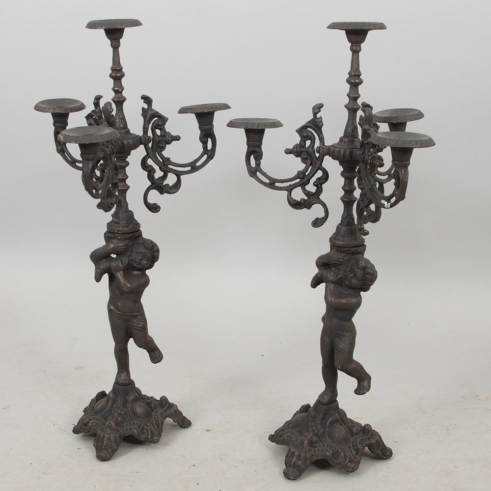 KANDELABRAR, 1 par, gjutjärn, rokokostil, samtida.