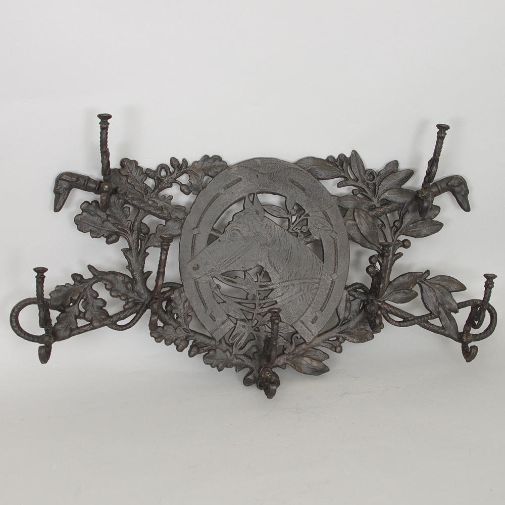 KLÄDHÄNGARE, hästmotiv, svartmålat gjutjärn, samtida.