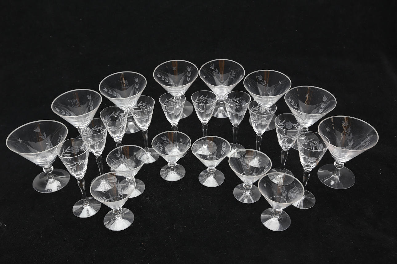 SERVIS, 24 piezas, vidrio, 1900.