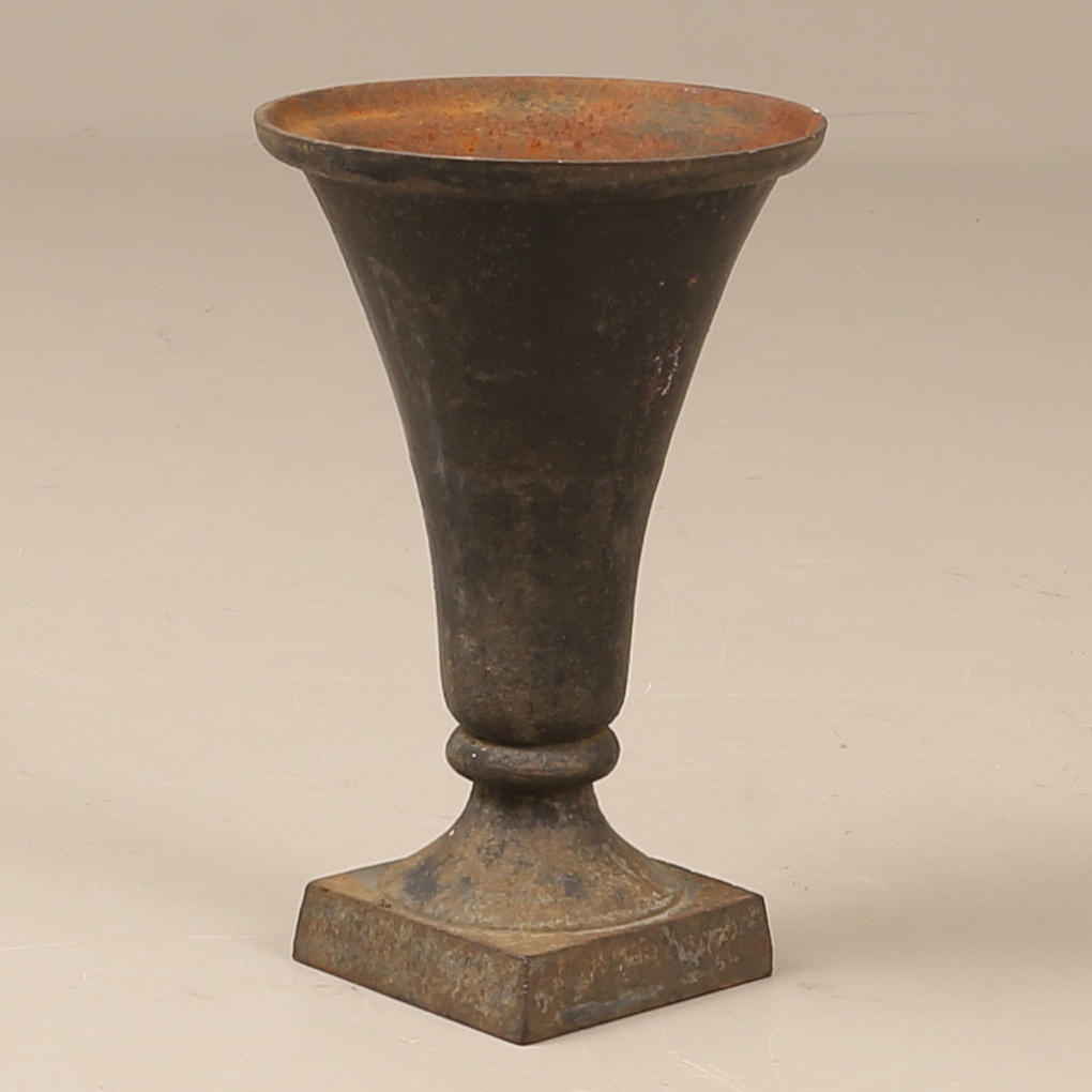 TRÄDGÅRDSURNA, gjutjärn, 18/1900-tal.