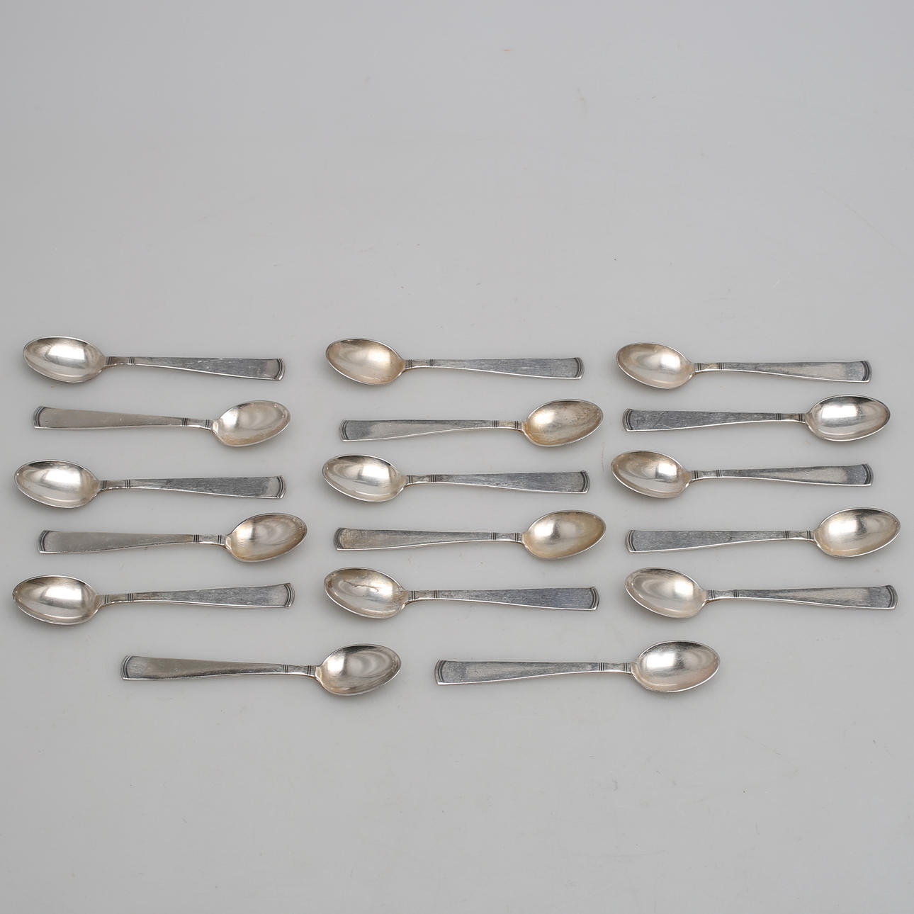 TESEDAR. 17 st. Silver "Rosenholm" Jacob Ängman, GAB, Stockholm. 1968.