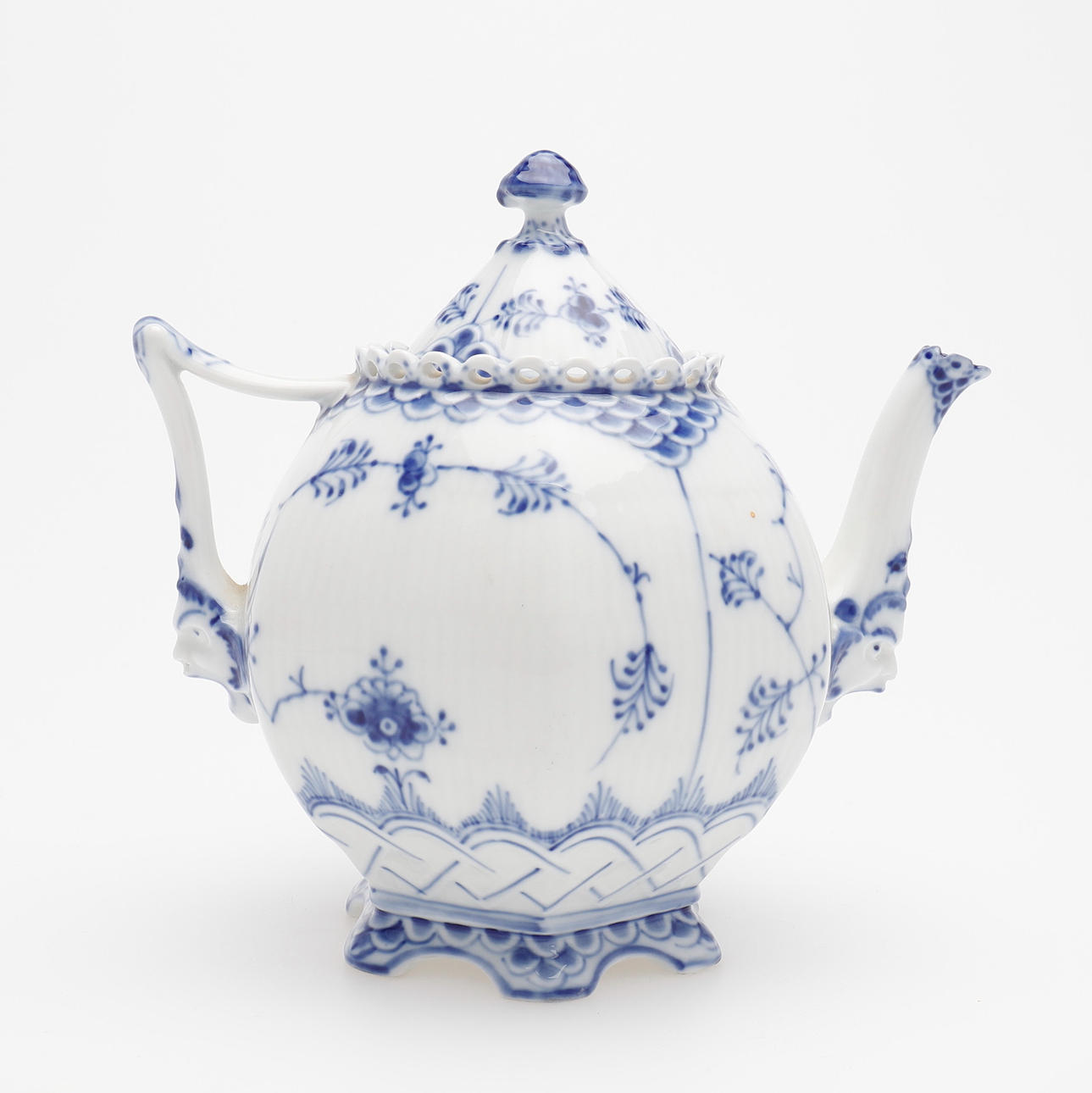 TEEKANNE, MUSSELMALET, ROYAL COPENHAGEN.