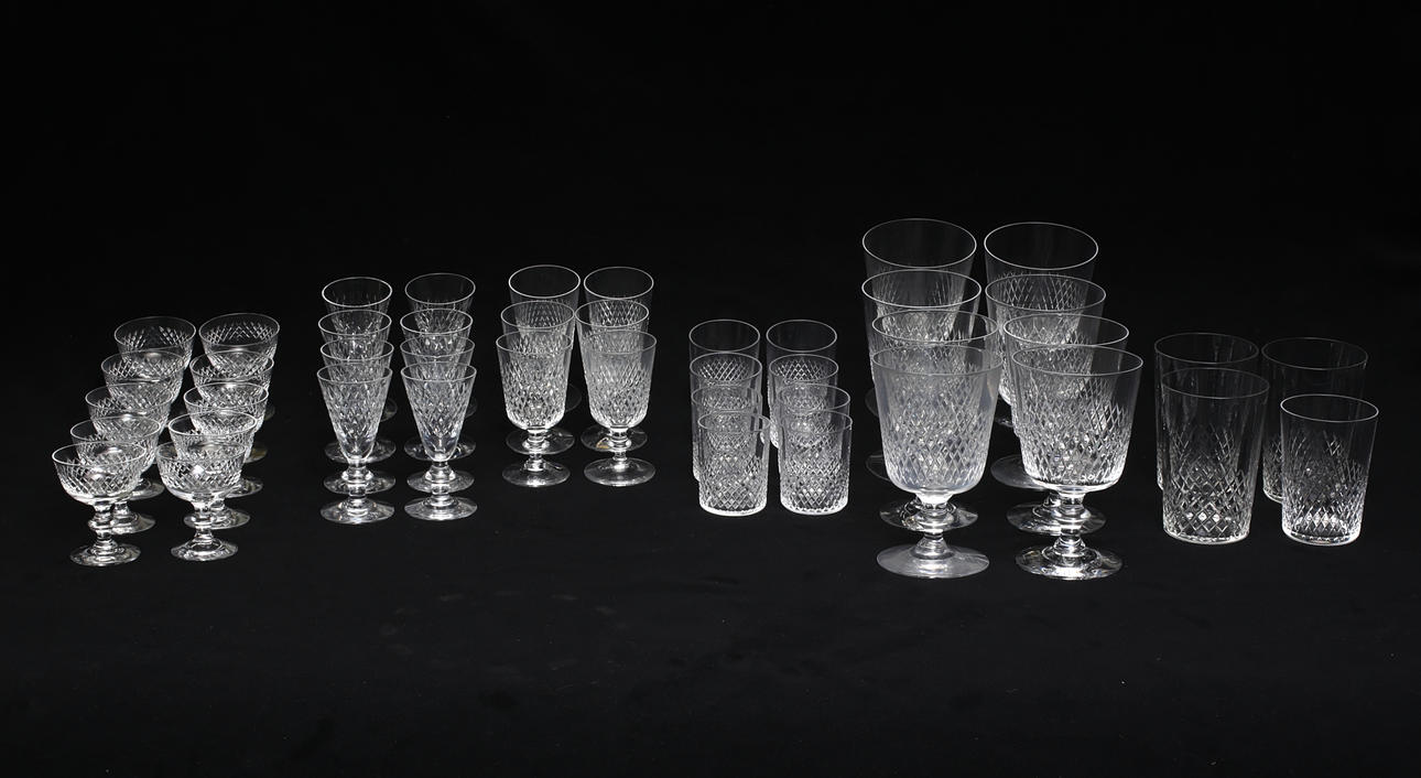 VICKE LINDSTRAND. Servis, 44 delar, "Diamant".