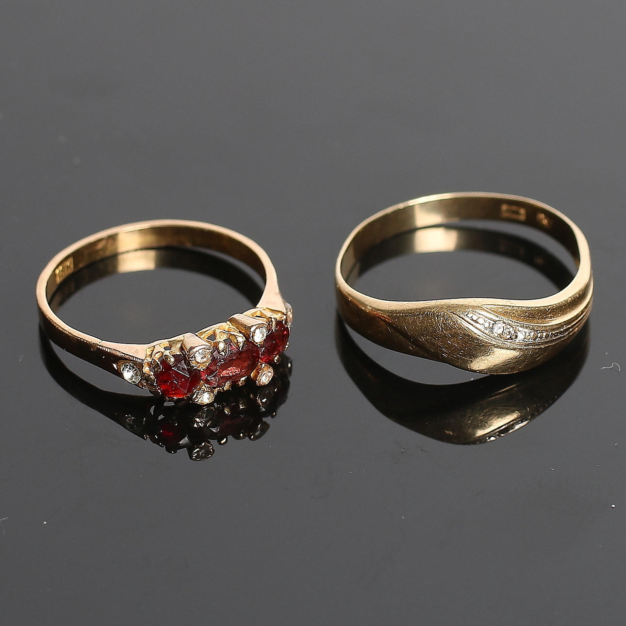 RINGAR, 2 st, 18k guld. Vikt 4 gram.