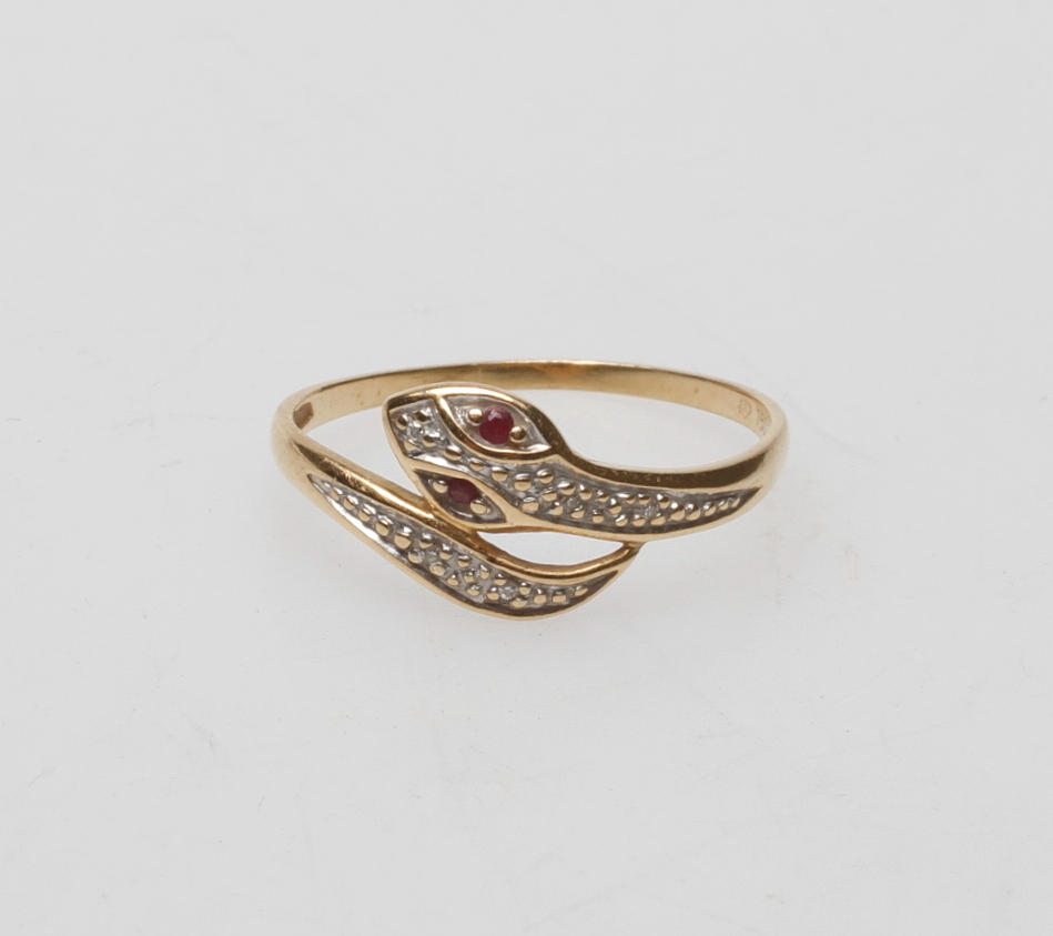 RING, 18k guld, vikt ca 1,9 gr.